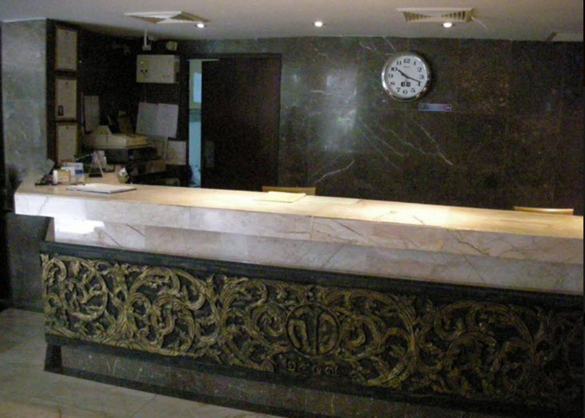 Suriwongse Hotel Bangkok Exterior photo
